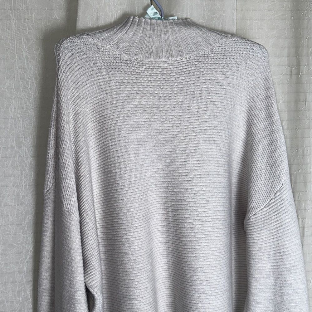 CYRUS XL Gray Mock Neck Horizontal Knit Statement Sleeve Tunic Style Sweater - Picture 4 of 10